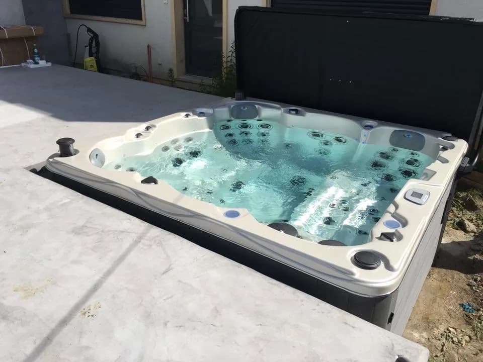 Installation d'un spa Montréal Full option à Riedisheim, autre vue du chantier