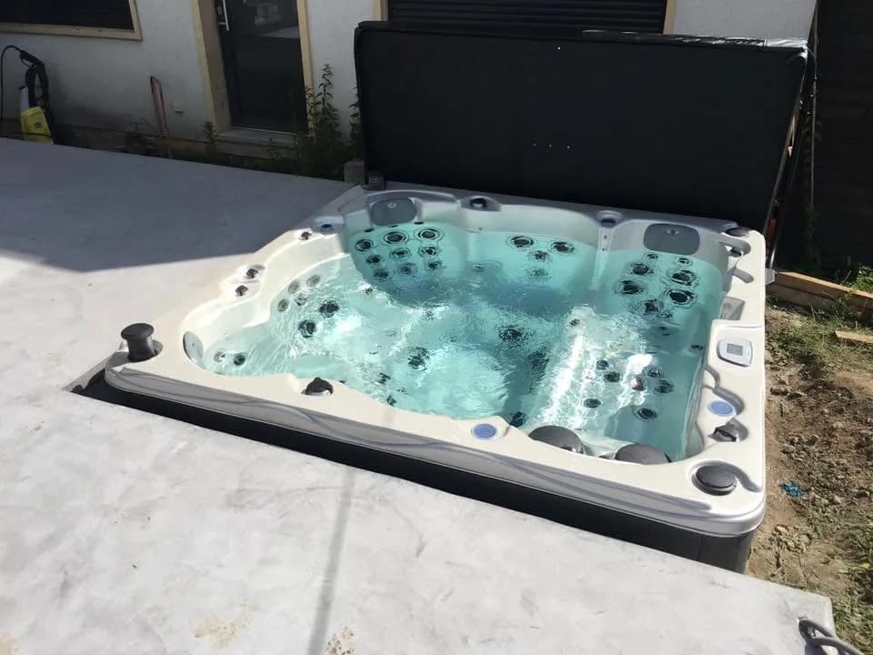 Installation d'un spa Montréal Full option à Riedisheim, autre vue du chantier