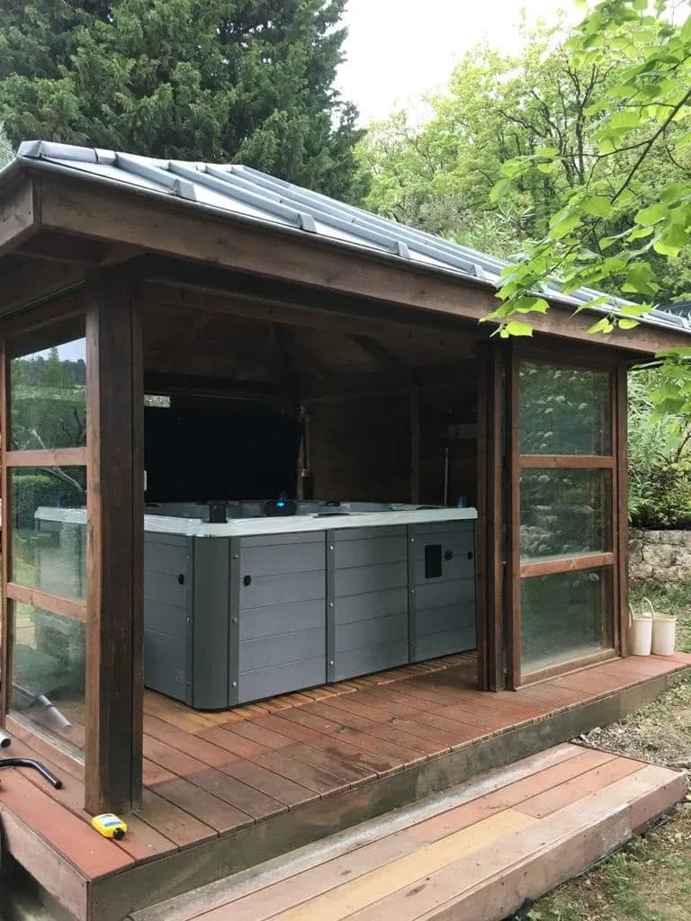 Installation d'un spa Montréal Full option à Sauzet, autre vue du chantier