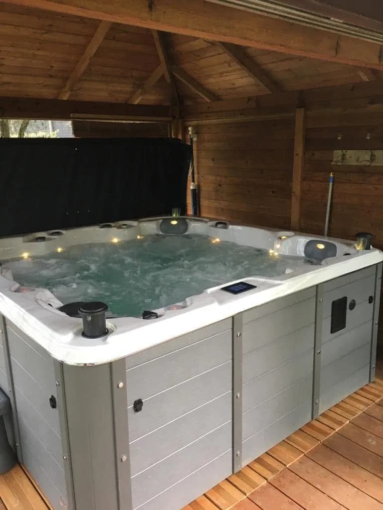 Installation d'un spa Montréal Full option à Sauzet, autre vue du chantier