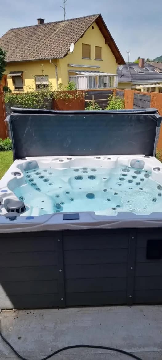 Installation d'un spa Montréal Full option à Saverne, autre vue du chantier