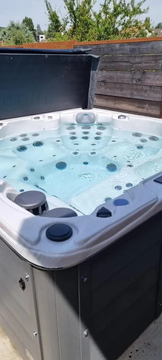 Installation d'un spa Montréal Full option à Saverne, autre vue du chantier