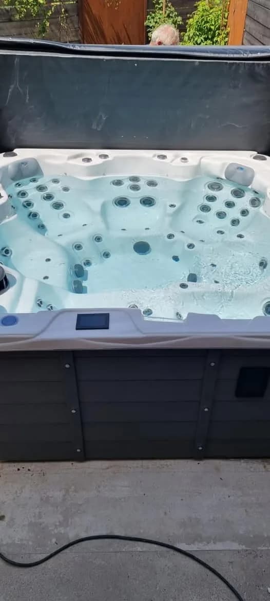 Installation d'un spa Montréal Full option à Saverne, autre vue du chantier