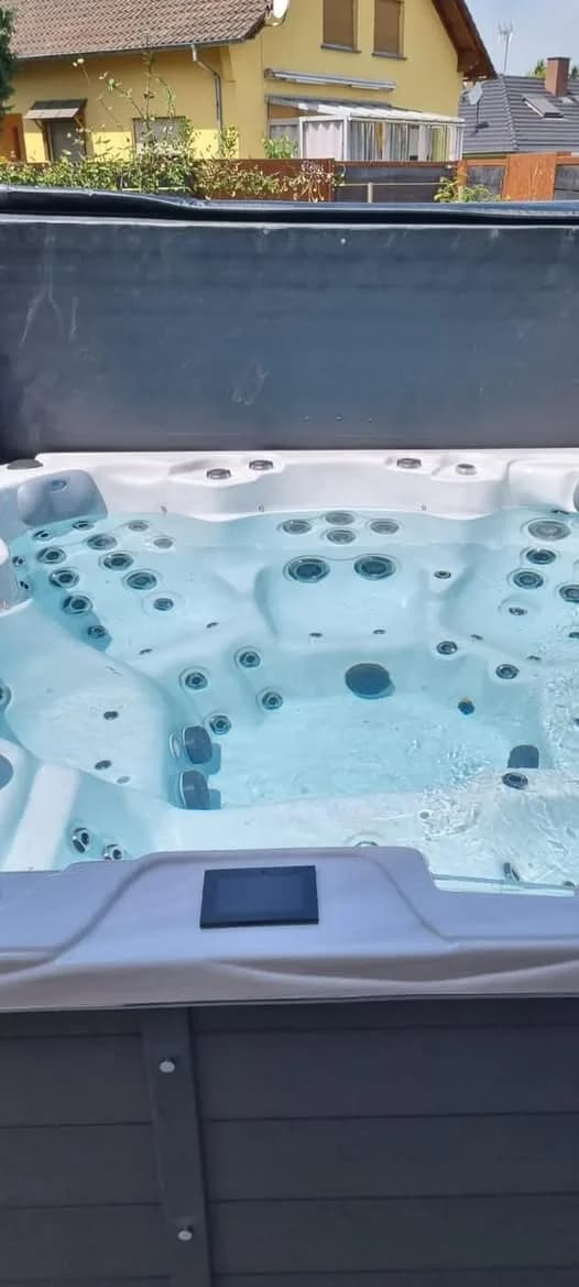 Installation d'un spa Montréal Full option à Saverne, autre vue du chantier