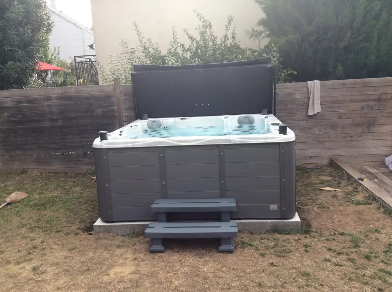 Installation d'un spa Montréal Full option à Villemoisson-sur-Orge, autre vue du chantier