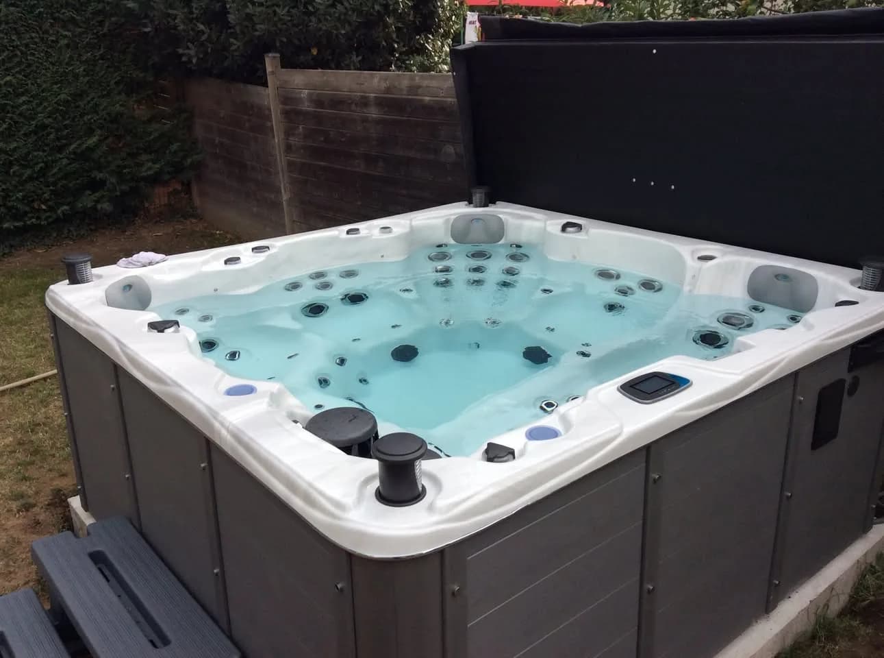 Installation d'un spa Montréal Full option à Villemoisson-sur-Orge, autre vue du chantier