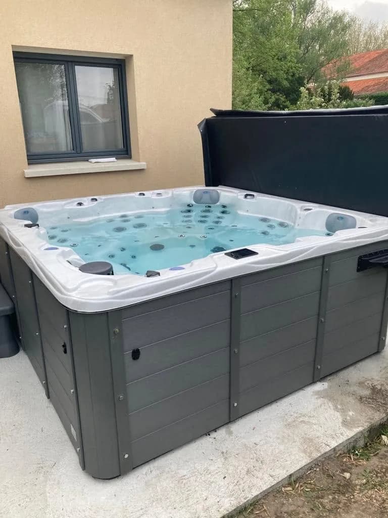 Installation d'un spa Montréal à La Ferté-Saint-Aubin, autre vue du chantier