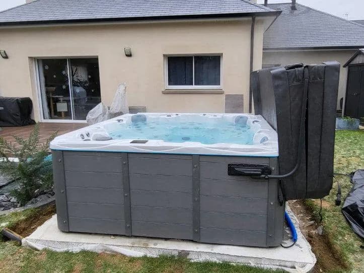 Installation d'un spa Montréal à Le Mans, autre vue du chantier