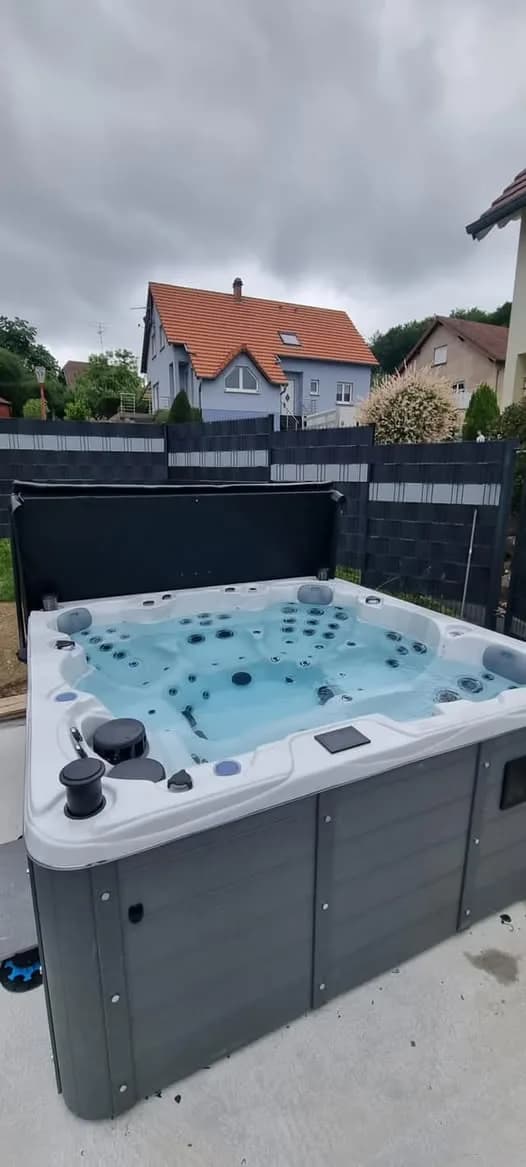 Installation d'un spa Montréal à Littenheim, autre vue du chantier