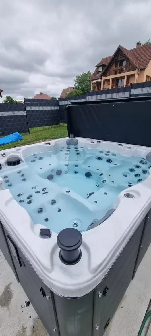 Installation d'un spa Montréal à Littenheim, autre vue du chantier
