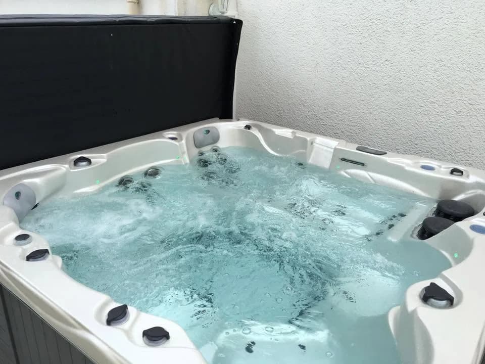 Installation d'un spa Montréal à Luxeuil-les-Bains, autre vue du chantier