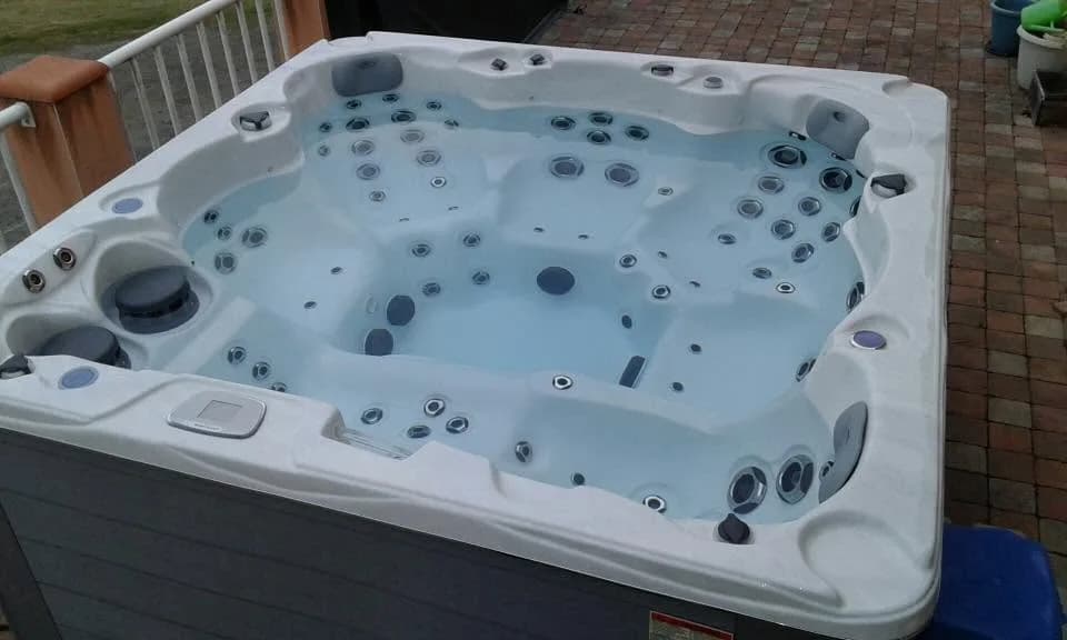 Installation d'un spa Montréal à Mireval, autre vue du chantier