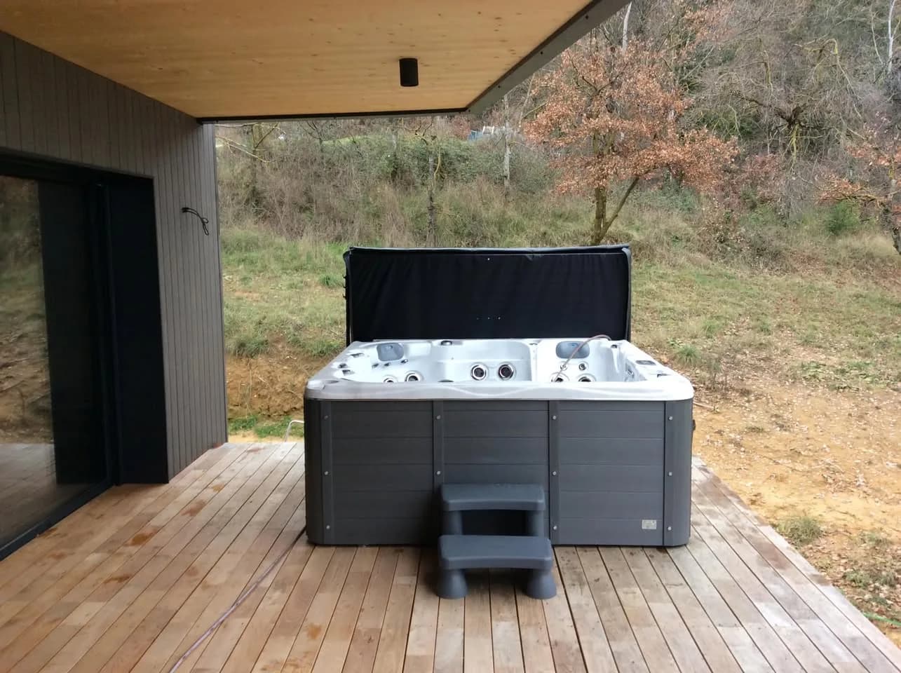 Installation d'un spa Montréal à Montmeyran, autre vue du chantier