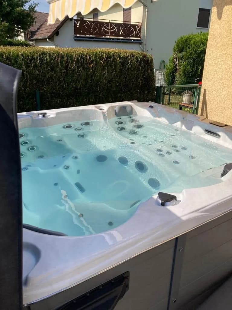 Installation d'un spa Montréal à Montreux-Château, autre vue du chantier