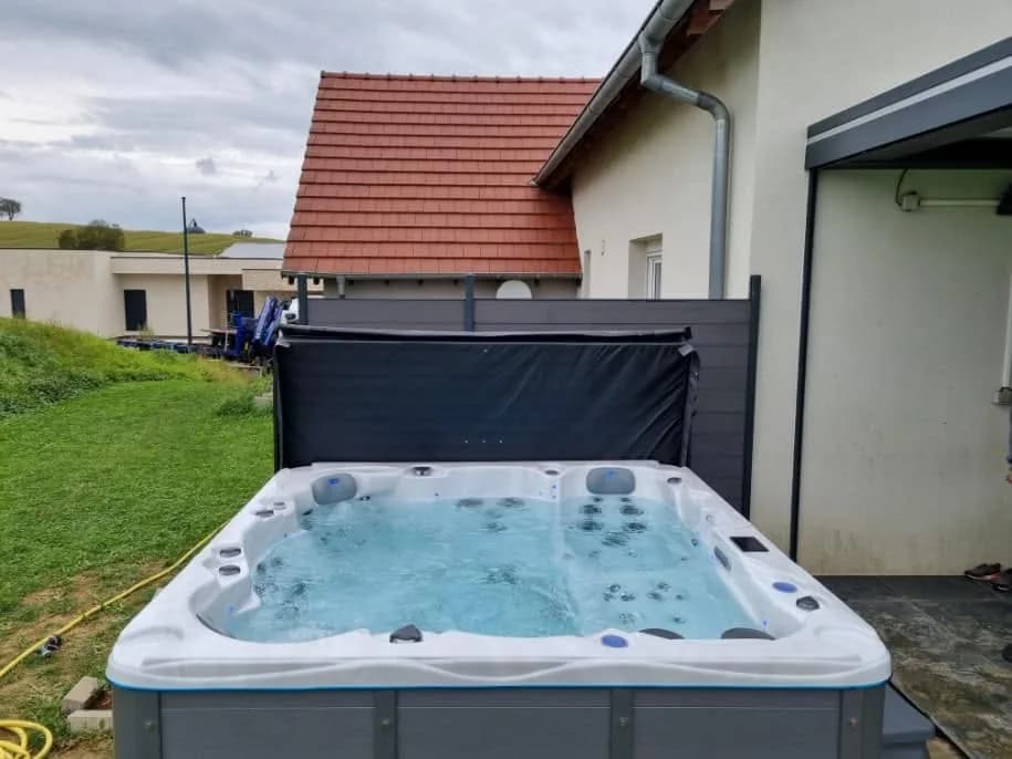 Installation d'un spa Montréal à Riedheim, autre vue du chantier