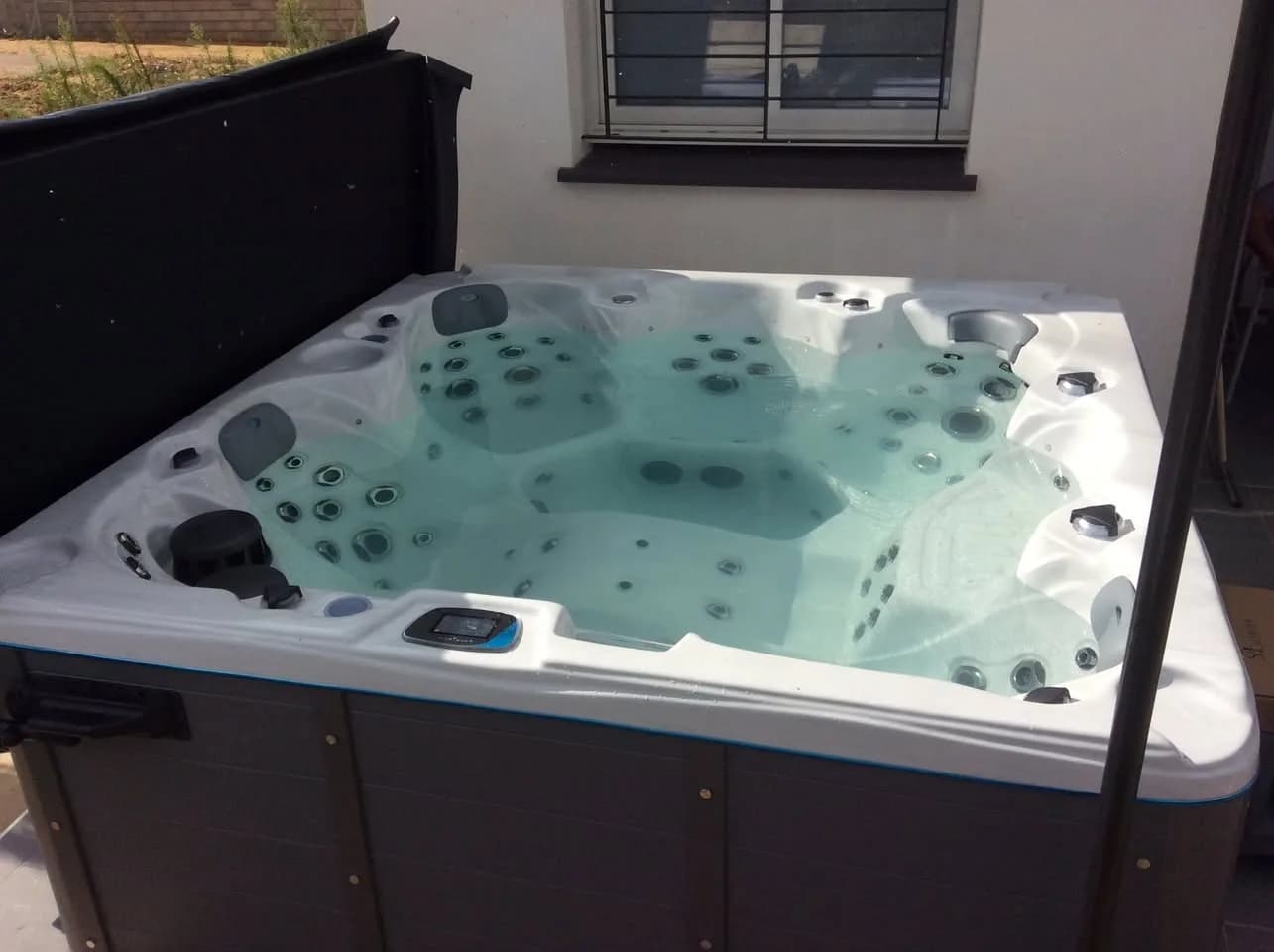 Installation d'un spa Montréal à Saint-Laurent-de-la-Cabrerisse, autre vue du chantier