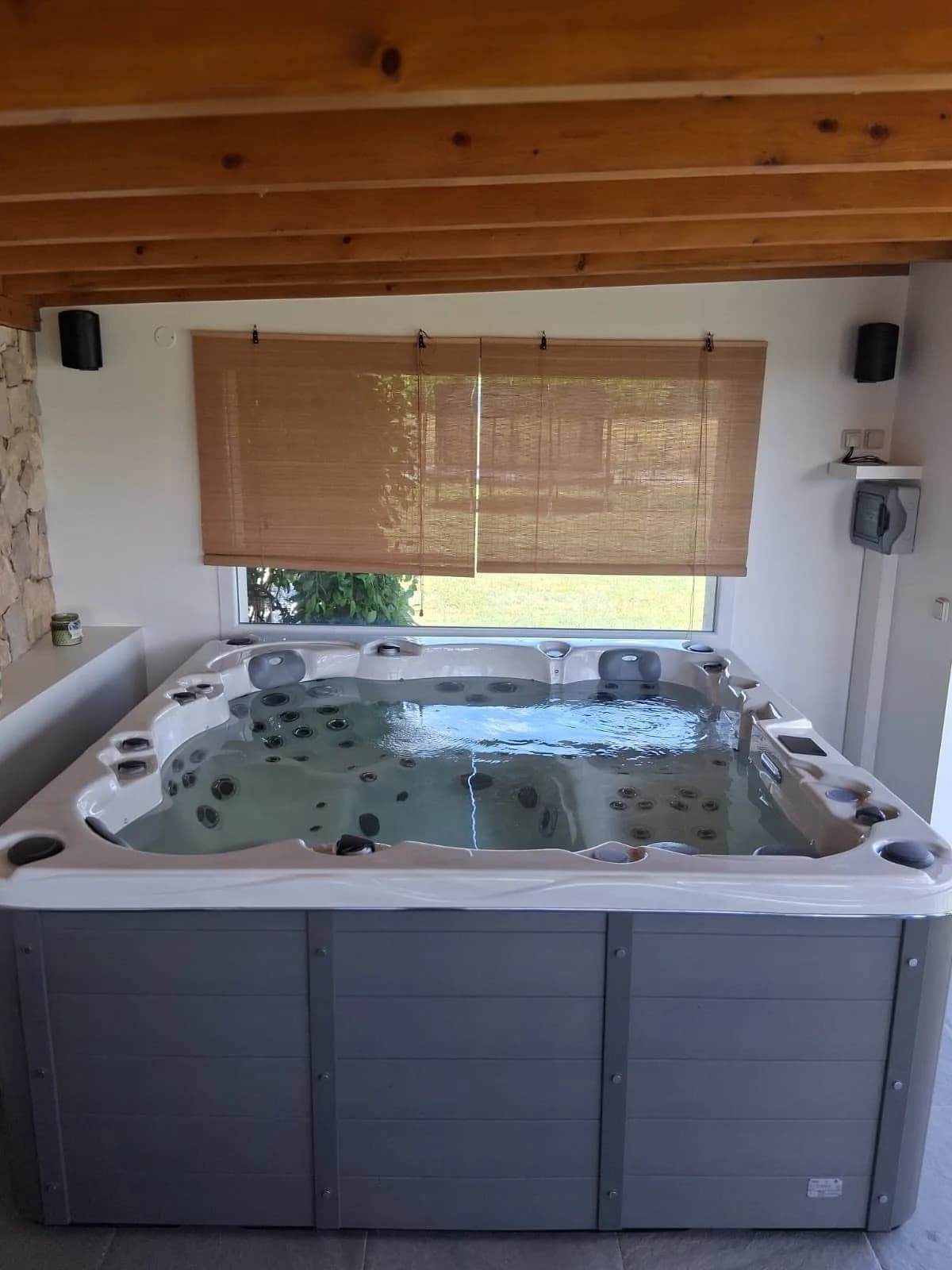 Installation d'un spa Montréal à Veauchette, autre vue du chantier