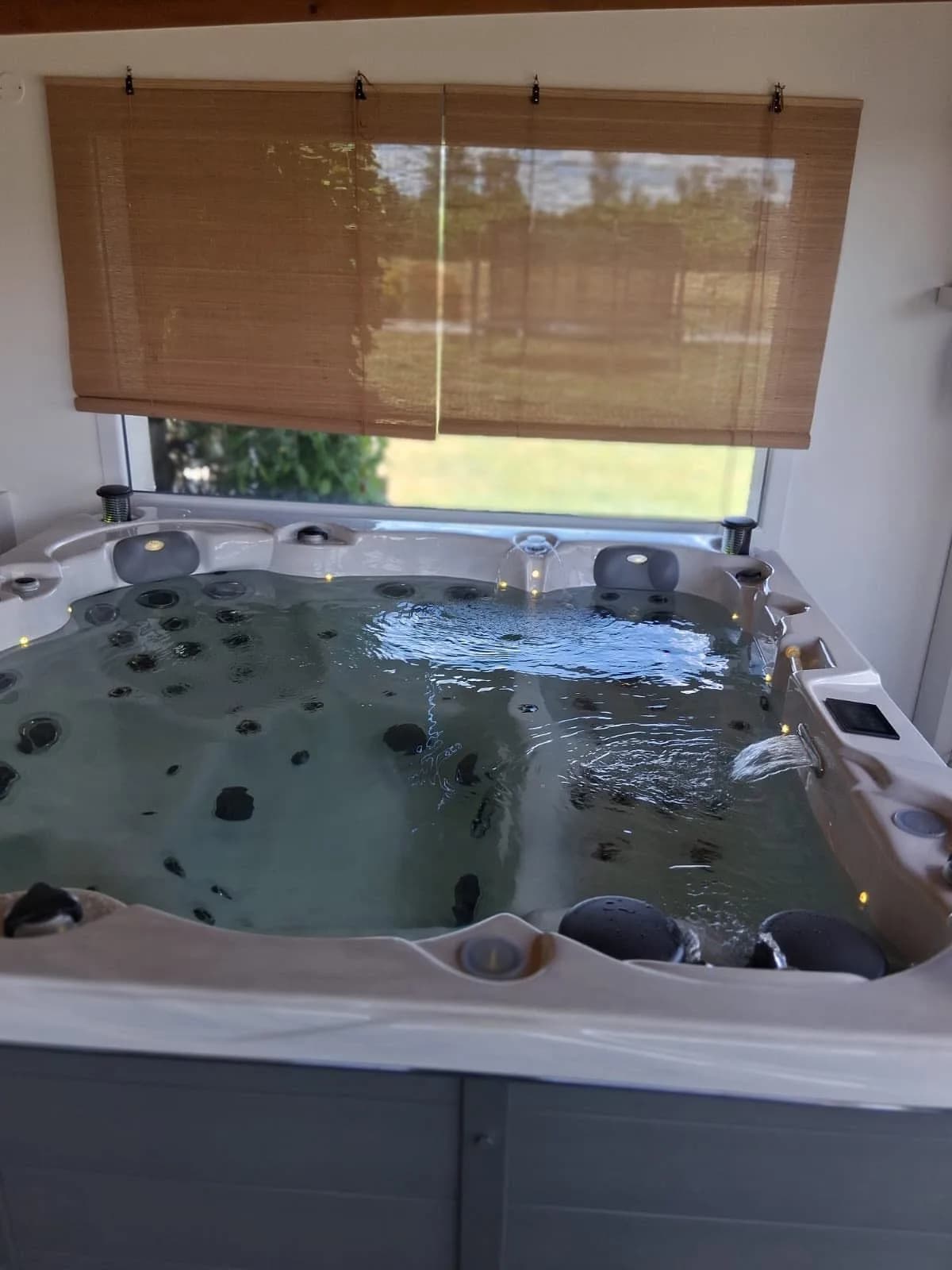 Installation d'un spa Montréal à Veauchette, autre vue du chantier