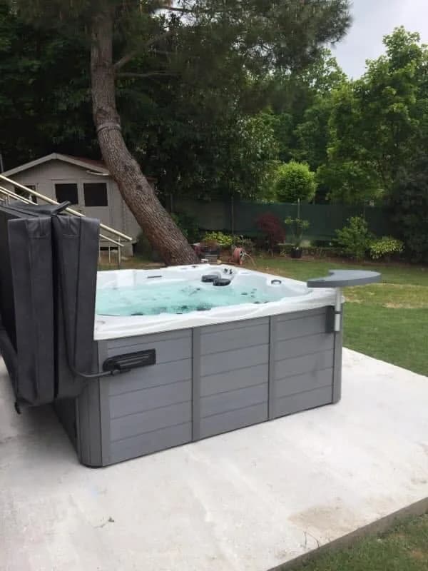 Installation d'un spa Montréal, autre vue du chantier
