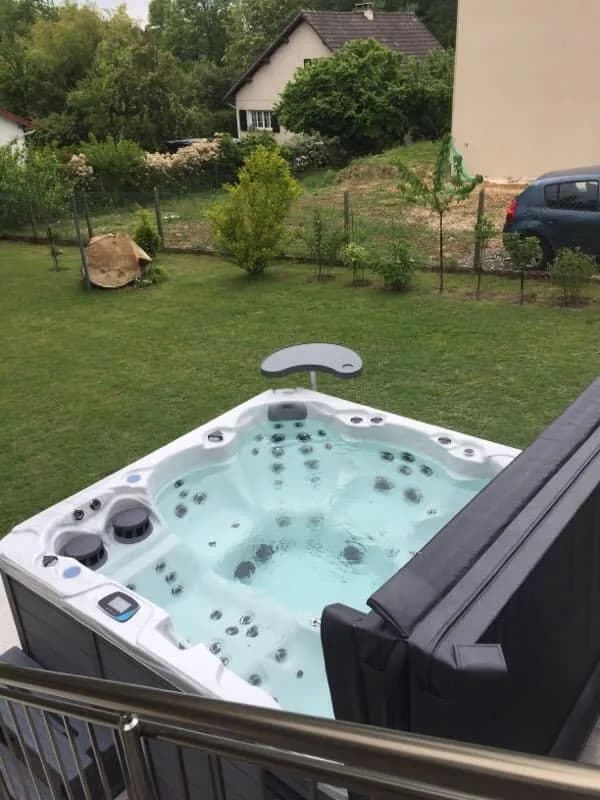 Installation d'un spa Montréal, autre vue du chantier