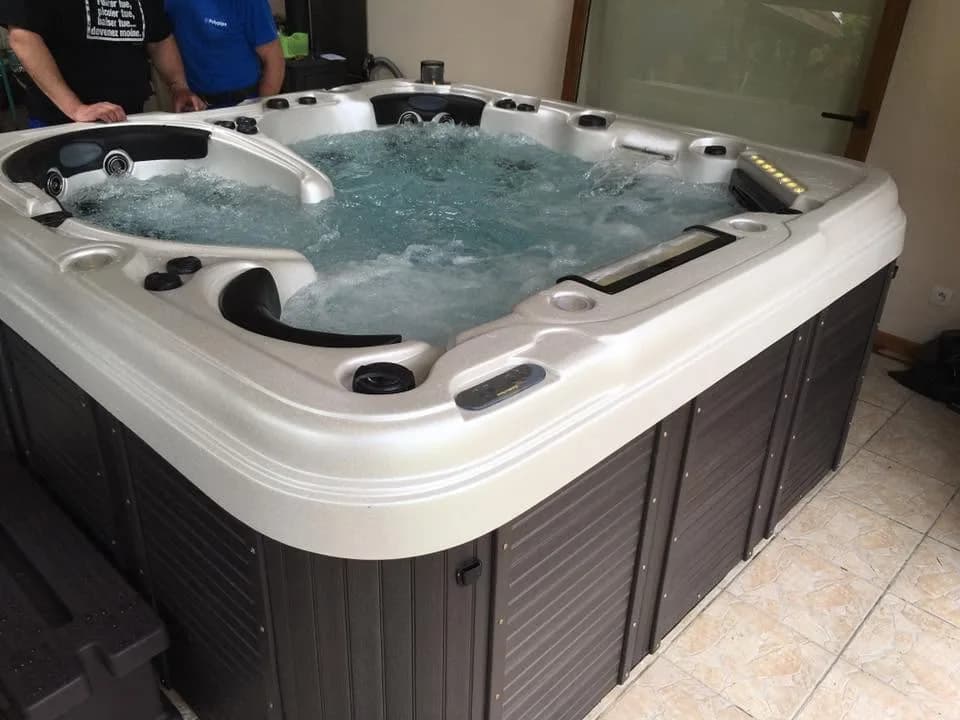 Installation d'un spa Navigator à Réchésy, autre vue du chantier