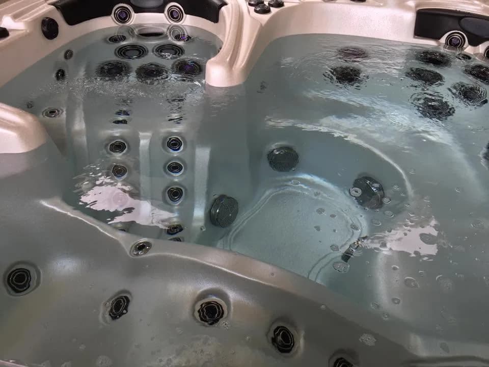 Installation d'un spa Navigator à Réchésy, autre vue du chantier