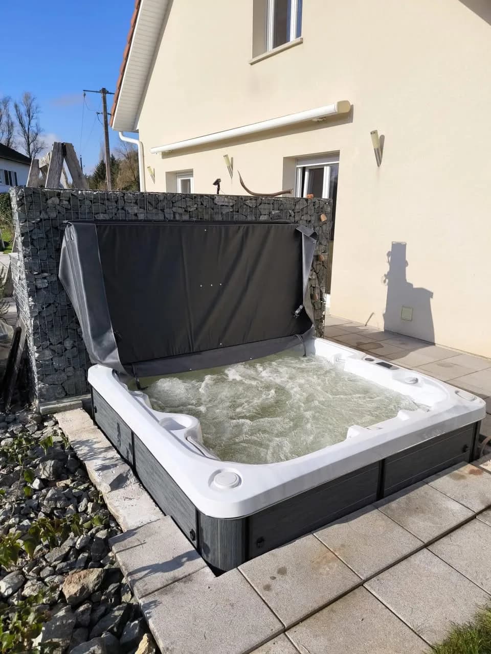 Installation d'un spa Øppland à Faulquemont, autre vue du chantier