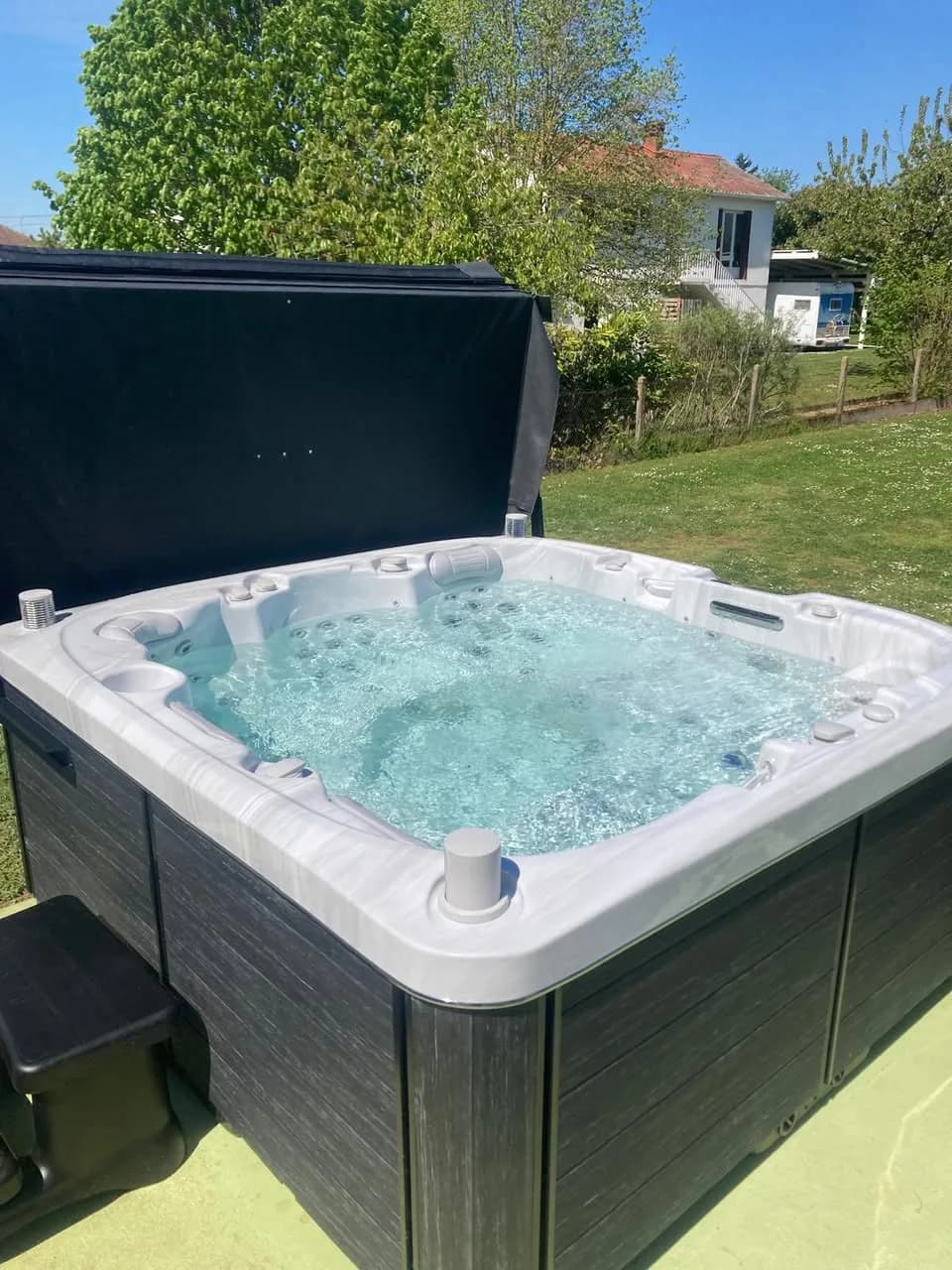 Installation d'un spa Øppland Full option à Bourges, autre vue du chantier