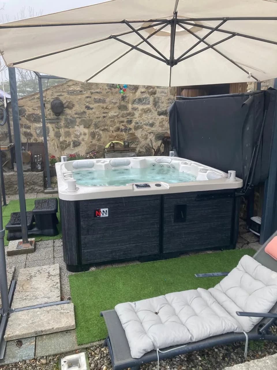 Installation d'un spa Øppland Full option à Chateau Serigues, autre vue du chantier