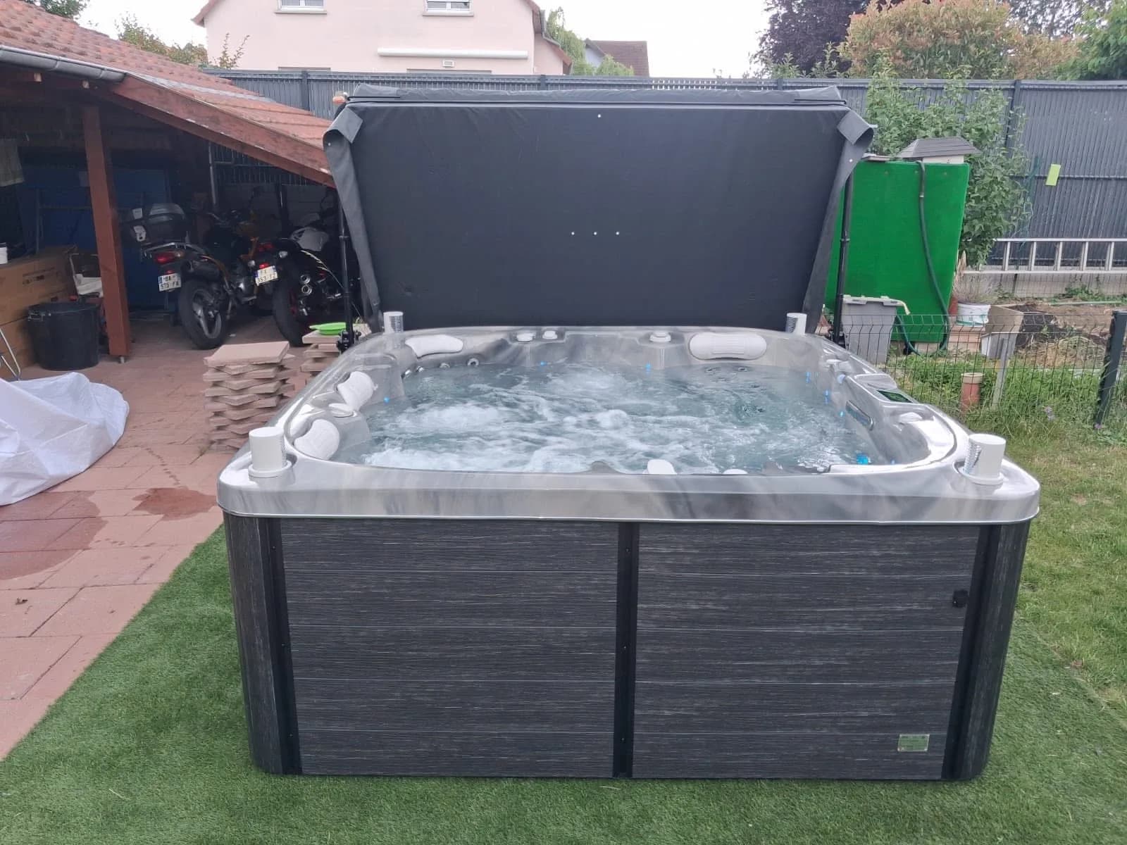 Installation d'un spa Øppland à Horbourg-Wihr, autre vue du chantier