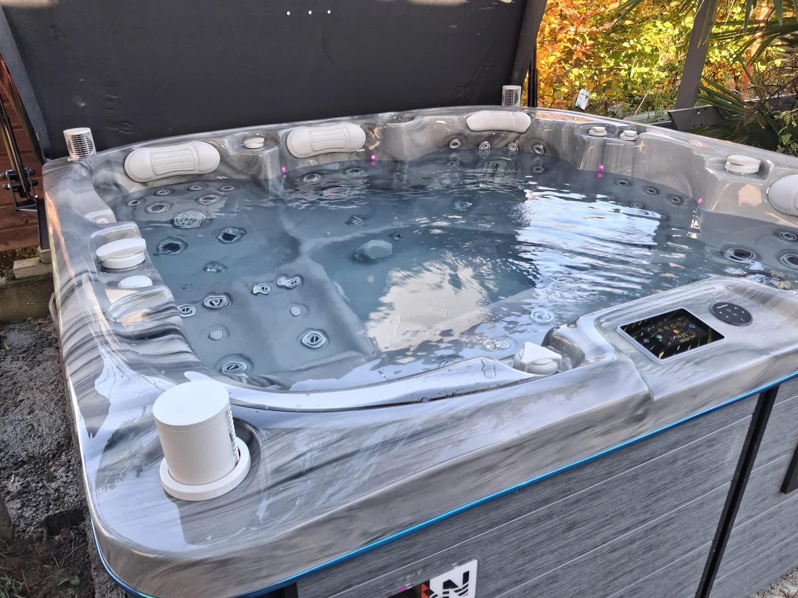 Installation d'un spa Øppland à Village-Neuf, autre vue du chantier
