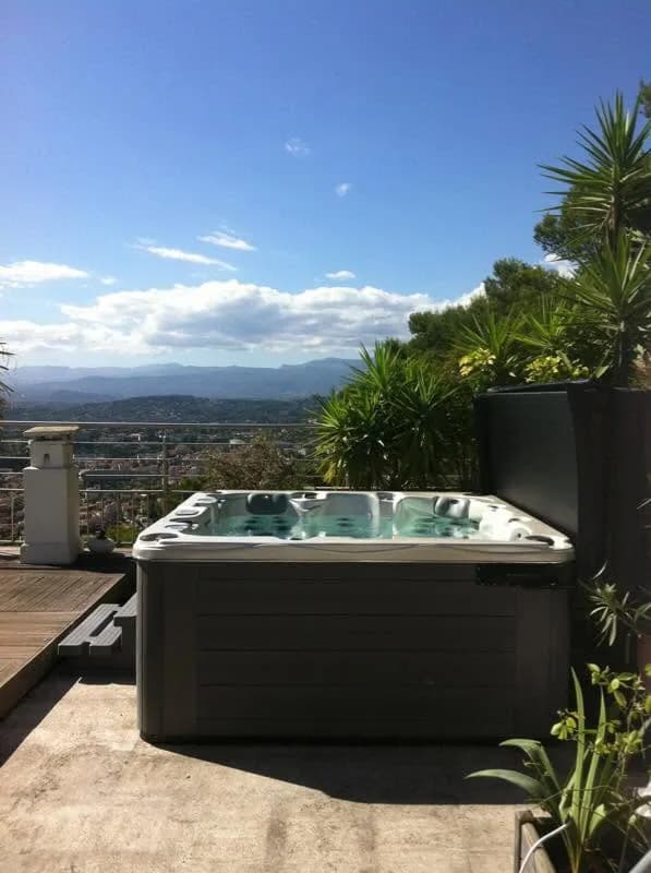 Installation d'un spa Ottawa à Cannes, autre vue du chantier