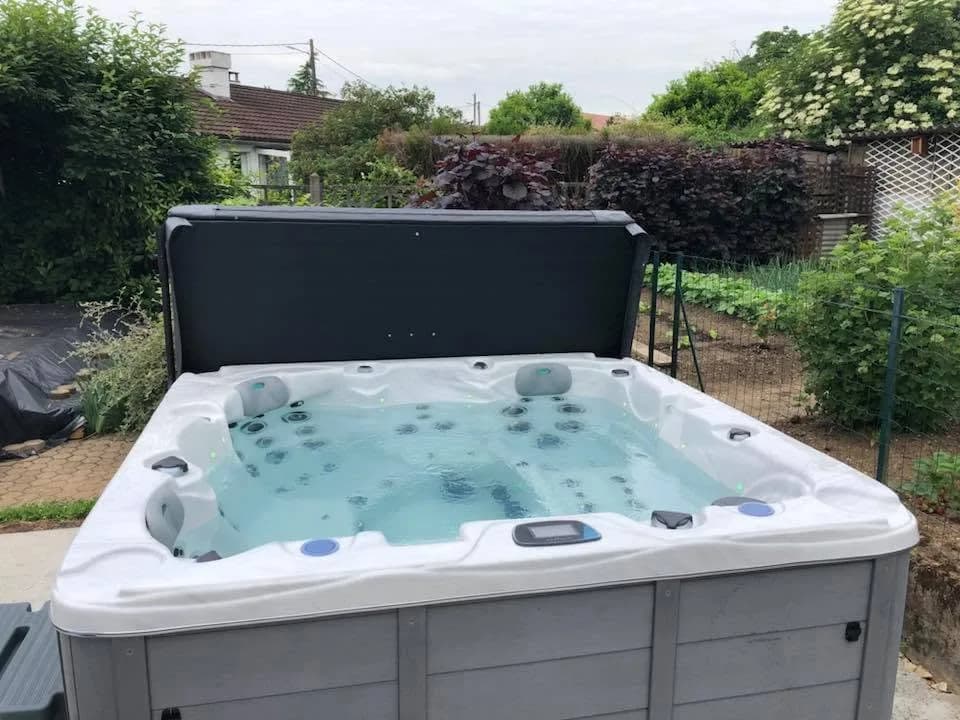Installation d'un spa Ottawa en Meurthe-et-Moselle, autre vue du chantier