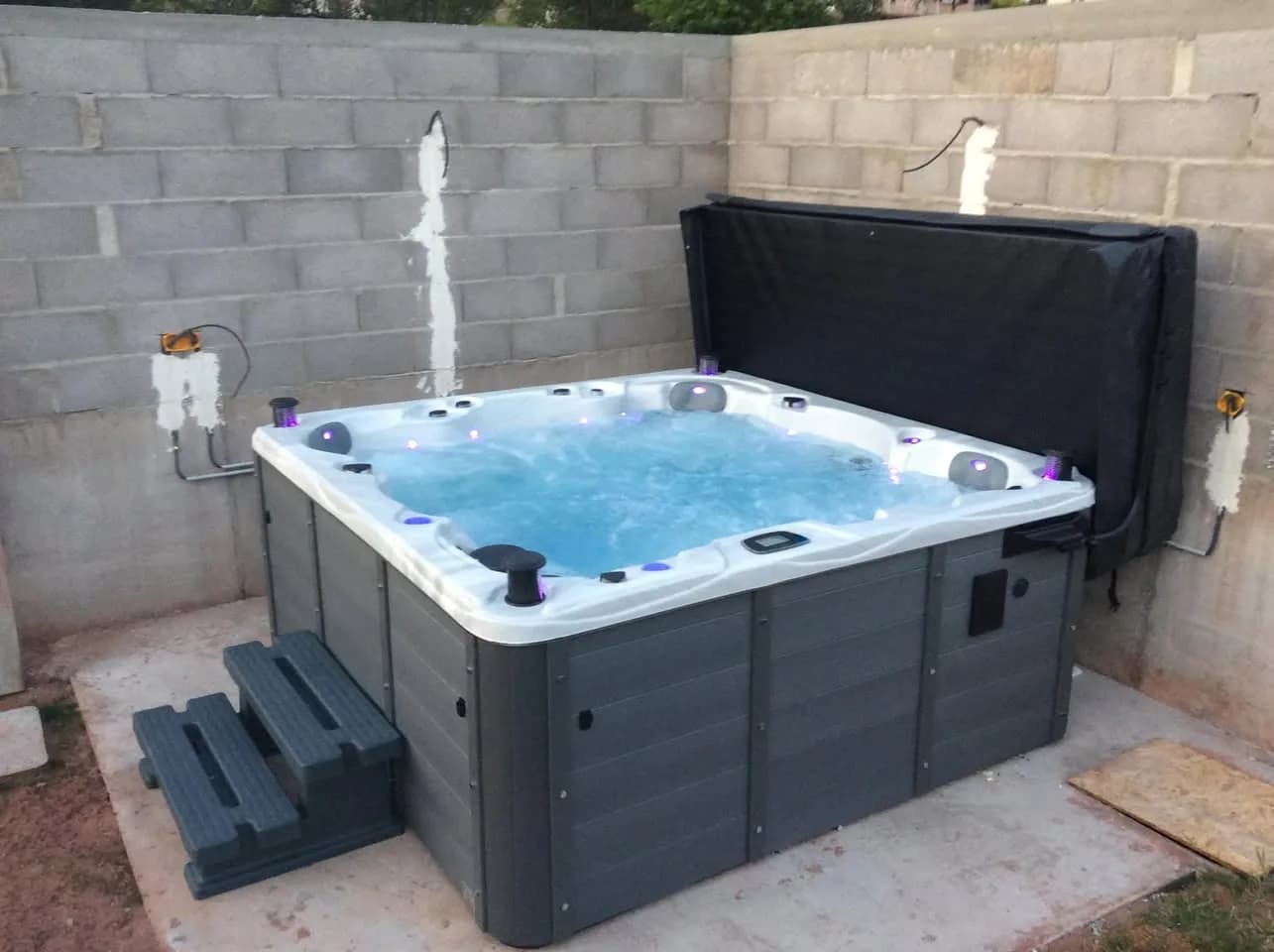 Installation d'un spa Ottawa en Moselle, sur une dalle, avec marchepied