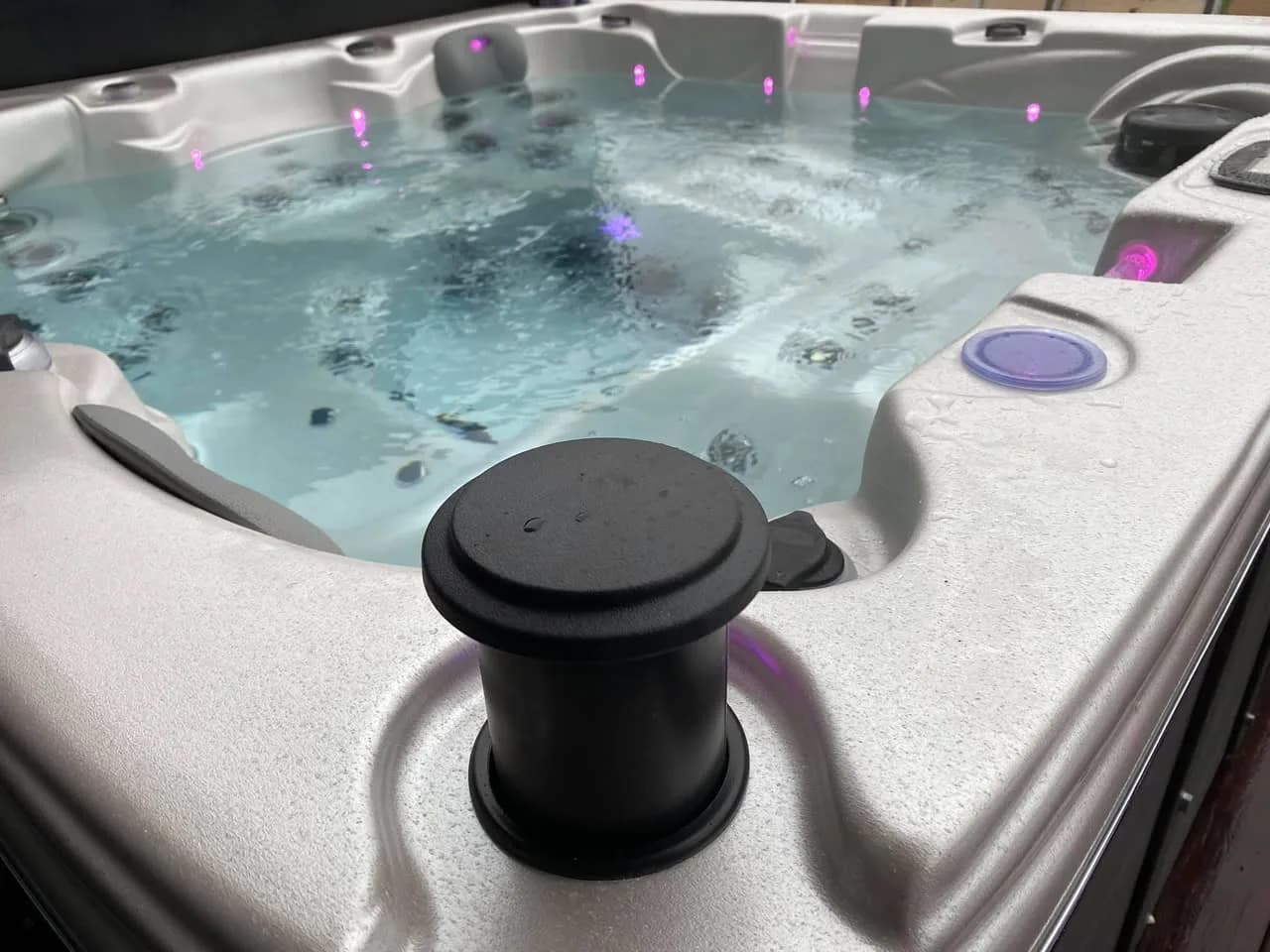 Installation d'un spa Ottawa à Étival-Clairefontaine, autre vue du chantier