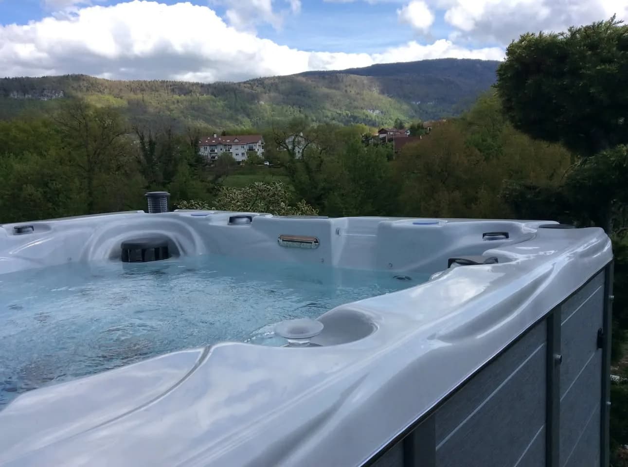 Installation d'un spa Ottawa Full option à Annecy, autre vue du chantier