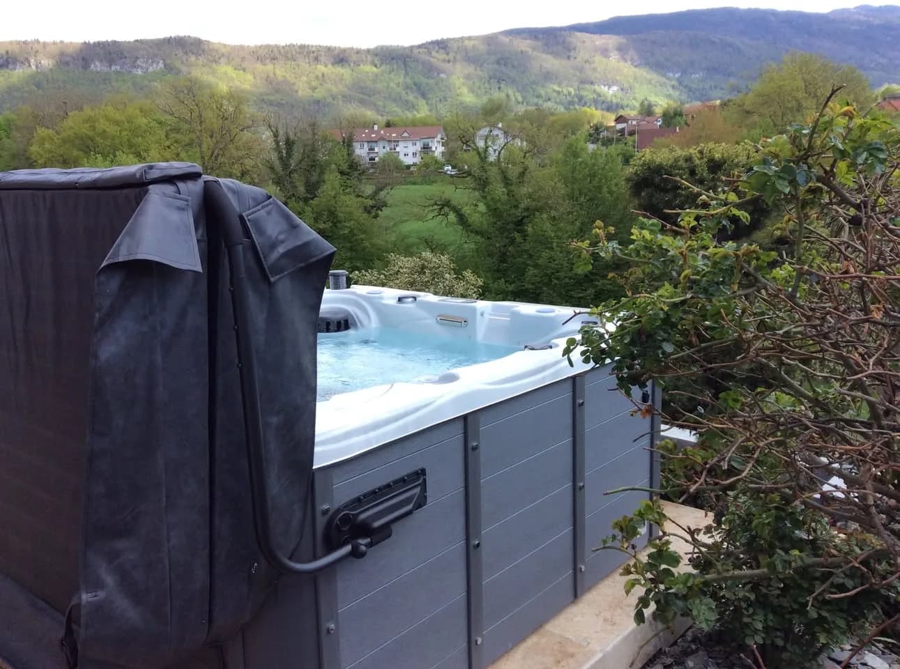 Installation d'un spa Ottawa Full option à Annecy, autre vue du chantier