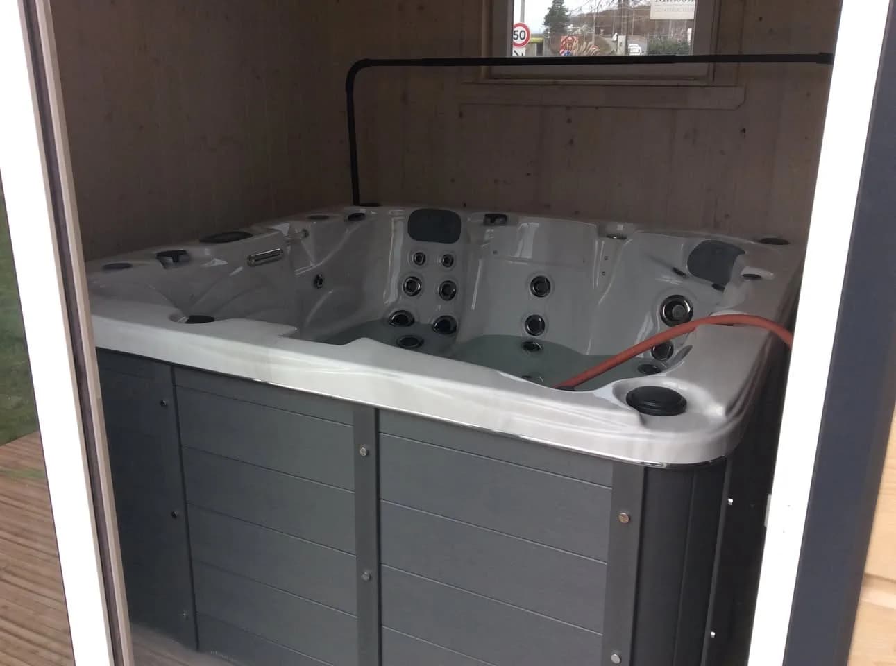 Installation d'un spa Ottawa Full option à Besançon, autre vue du chantier