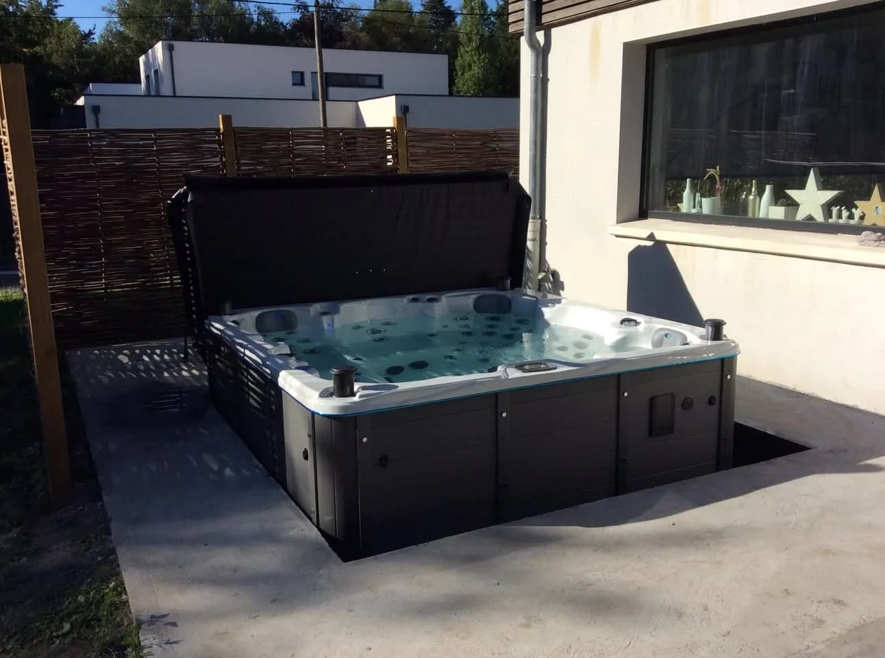 Installation d'un spa Ottawa Full option à Châtelineau, autre vue du chantier