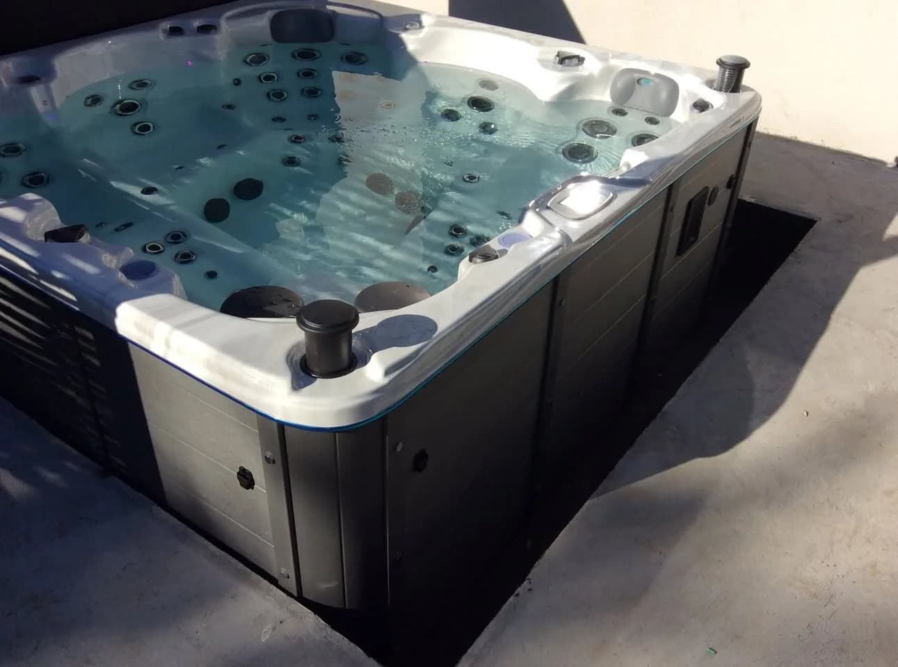 Installation d'un spa Ottawa Full option à Châtelineau, autre vue du chantier
