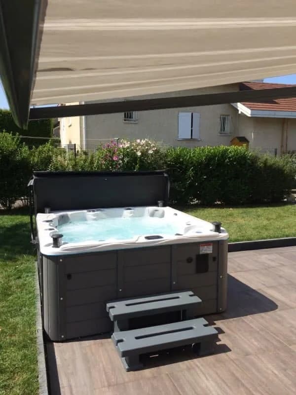 Installation d'un spa Ottawa Full option en Haute-Savoie, autre vue du chantier