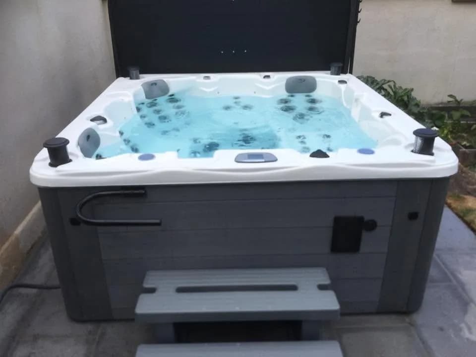 Installation d'un spa Ottawa Full option en Seine-Saint-Denis, autre vue du chantier