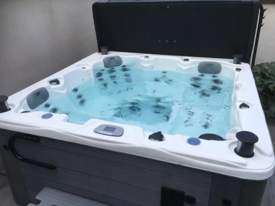 Installation d'un spa Ottawa Full option en Seine-Saint-Denis, autre vue du chantier