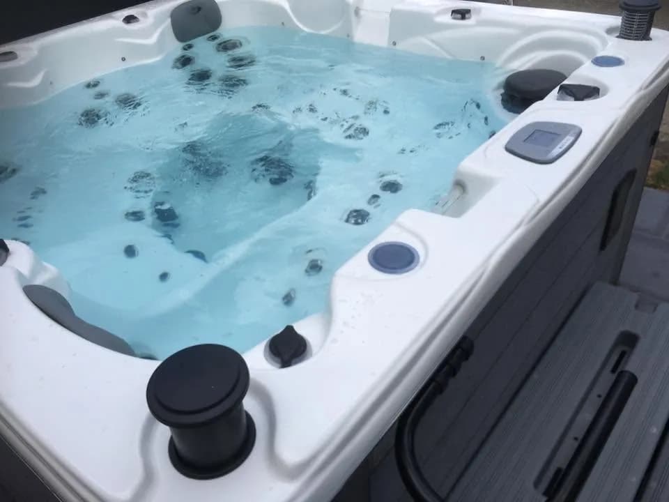Installation d'un spa Ottawa Full option en Seine-Saint-Denis, autre vue du chantier