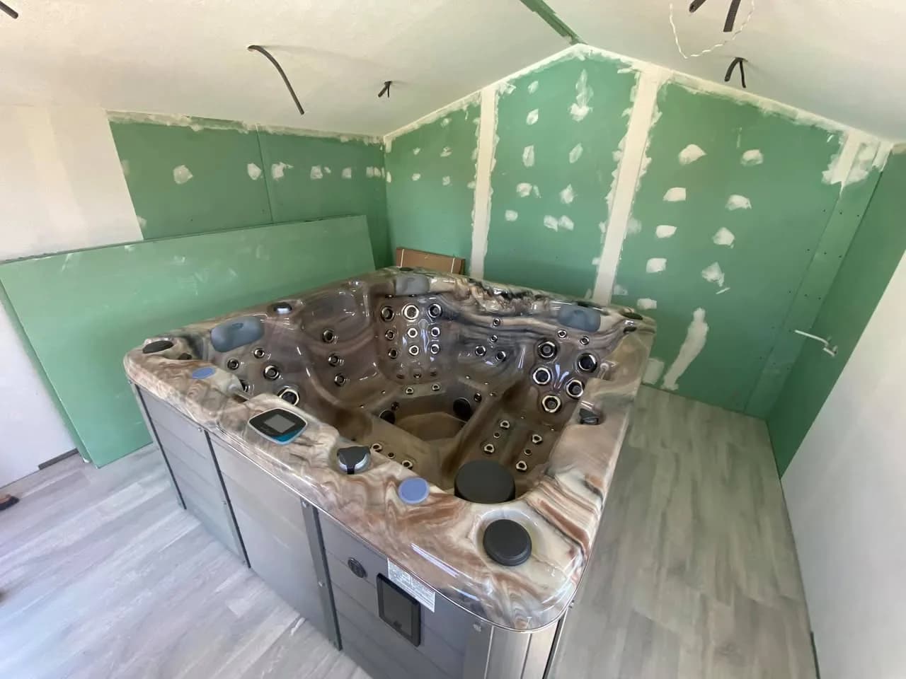 Installation d'un spa Ottawa Full option à Kingersheim, autre vue du chantier