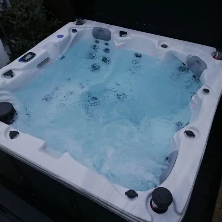 Installation d'un spa Ottawa Full option à Mulhouse, autre vue du chantier