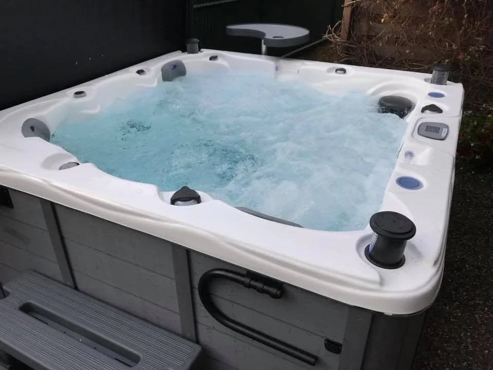 Installation d'un spa Ottawa Full option à Pfastatt, autre vue du chantier