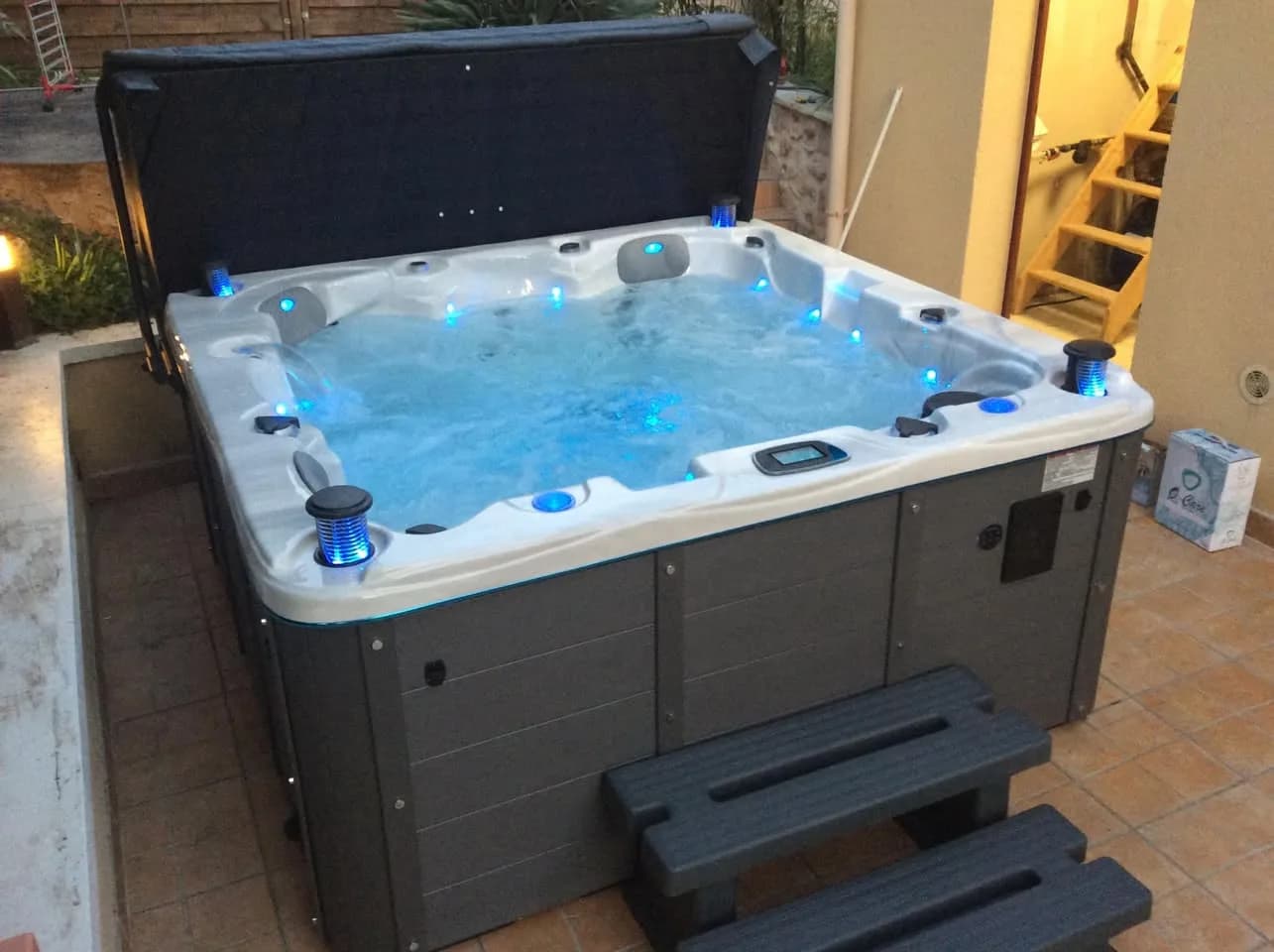 Installation d'un spa Ottawa Full option à Saint-Fargeau-Ponthierry, autre vue du chantier