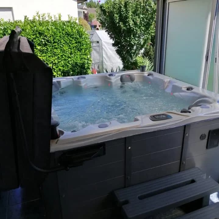 Installation d'un spa Ottawa Full option à Saint-Louis, autre vue du chantier
