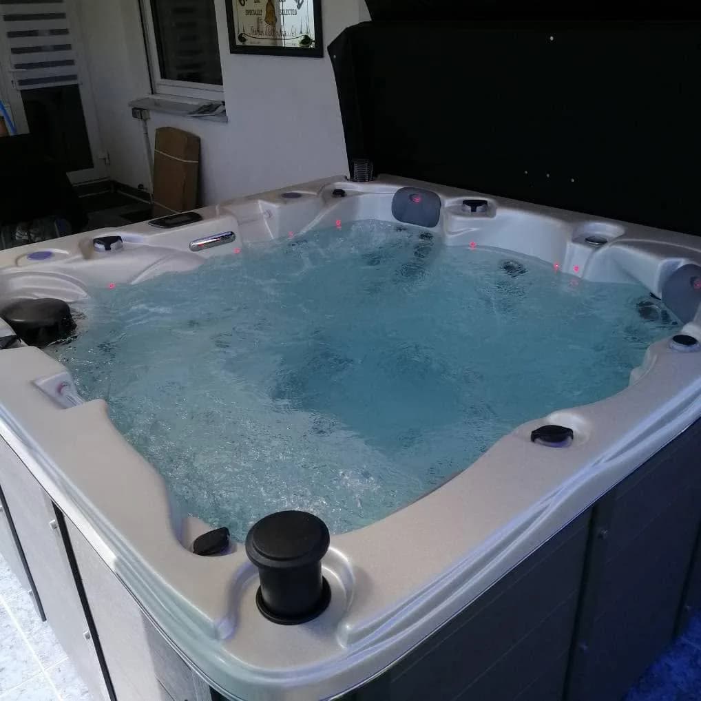 Installation d'un spa Ottawa Full option à Saint-Louis, autre vue du chantier